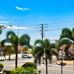 101 - Palms Of Treasure Island