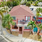 Villas At John\'S Pass By Travel Resort Services