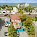 Villas At John\'S Pass By Travel Resort Services