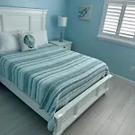 Cozy Beachfront Condo For 2