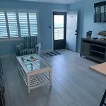 Cozy Beachfront Condo For 2