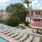 Carlton House Motel And Suites