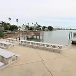 Sunset Cove One Bedroom In Treasure Island, Short