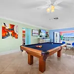 4Bd 2Ba Waterfront House With Pool, Hot Tub & Boat!