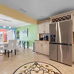 4Bd 2Ba Waterfront House With Pool, Hot Tub & Boat!