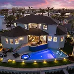 Luxury Waterfront 4Br Private Heated Pool Hot Tub