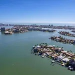 Luxury Waterfront 4Br Private Heated Pool Hot Tub