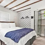 Sala 3 - St Pete Beach Gem!