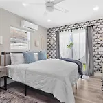 Sala 6 - St Pete Beach Gem!