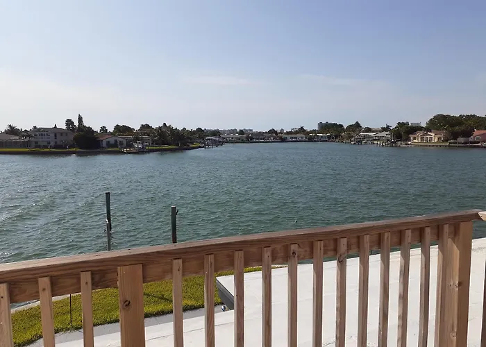 Beautiful St Pete Beach, Fl 2Nd Floor 2Br Unit