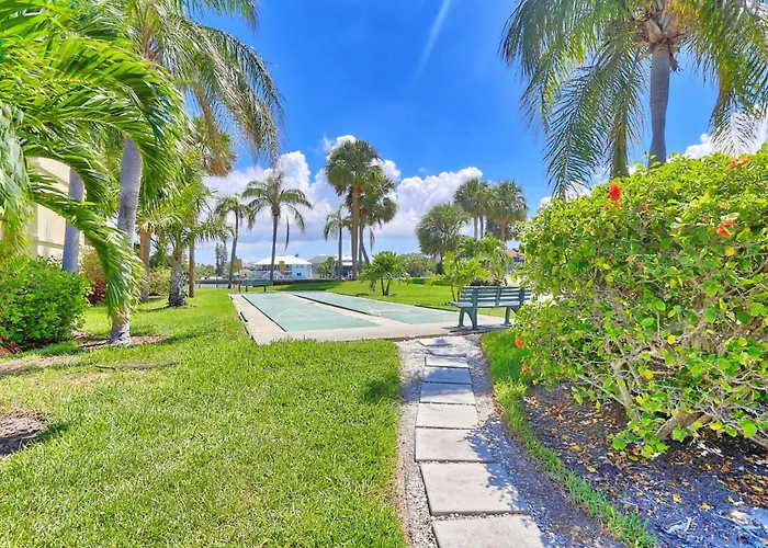 Land\'S End 3-402 Bay Front