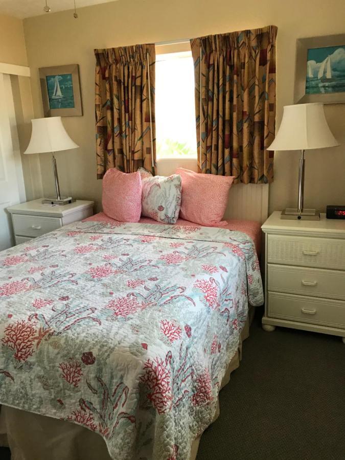 Carlton House And Motel *