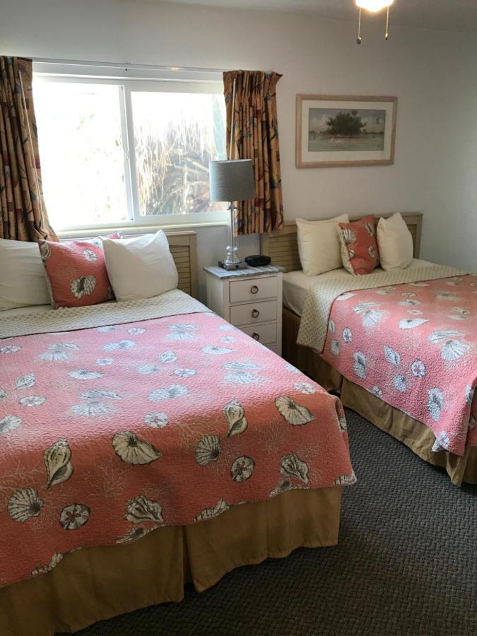 Carlton House And Motel *
