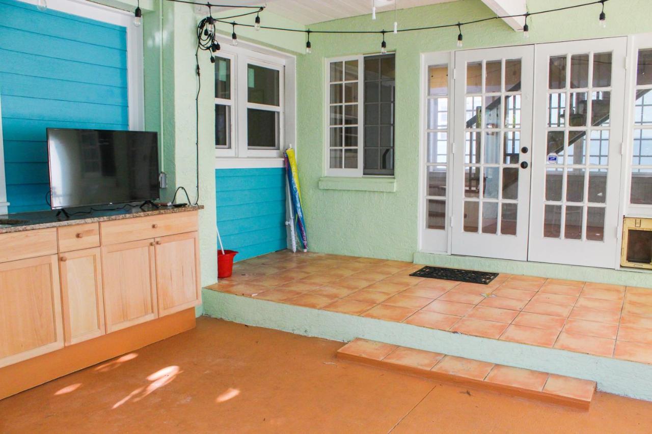 Historic Pass-a-grille Pineapple House 105-21h By Tech Travel Holiday home