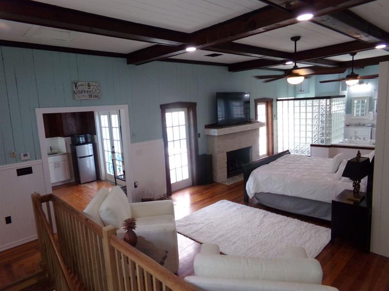Historic Pass-a-grille Pineapple House 105-21h By Tech Travel