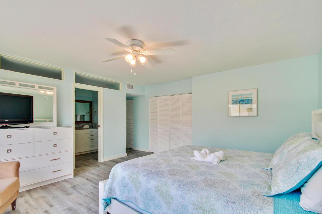 Land's End 7-401 Front - Premier St. Pete Beach