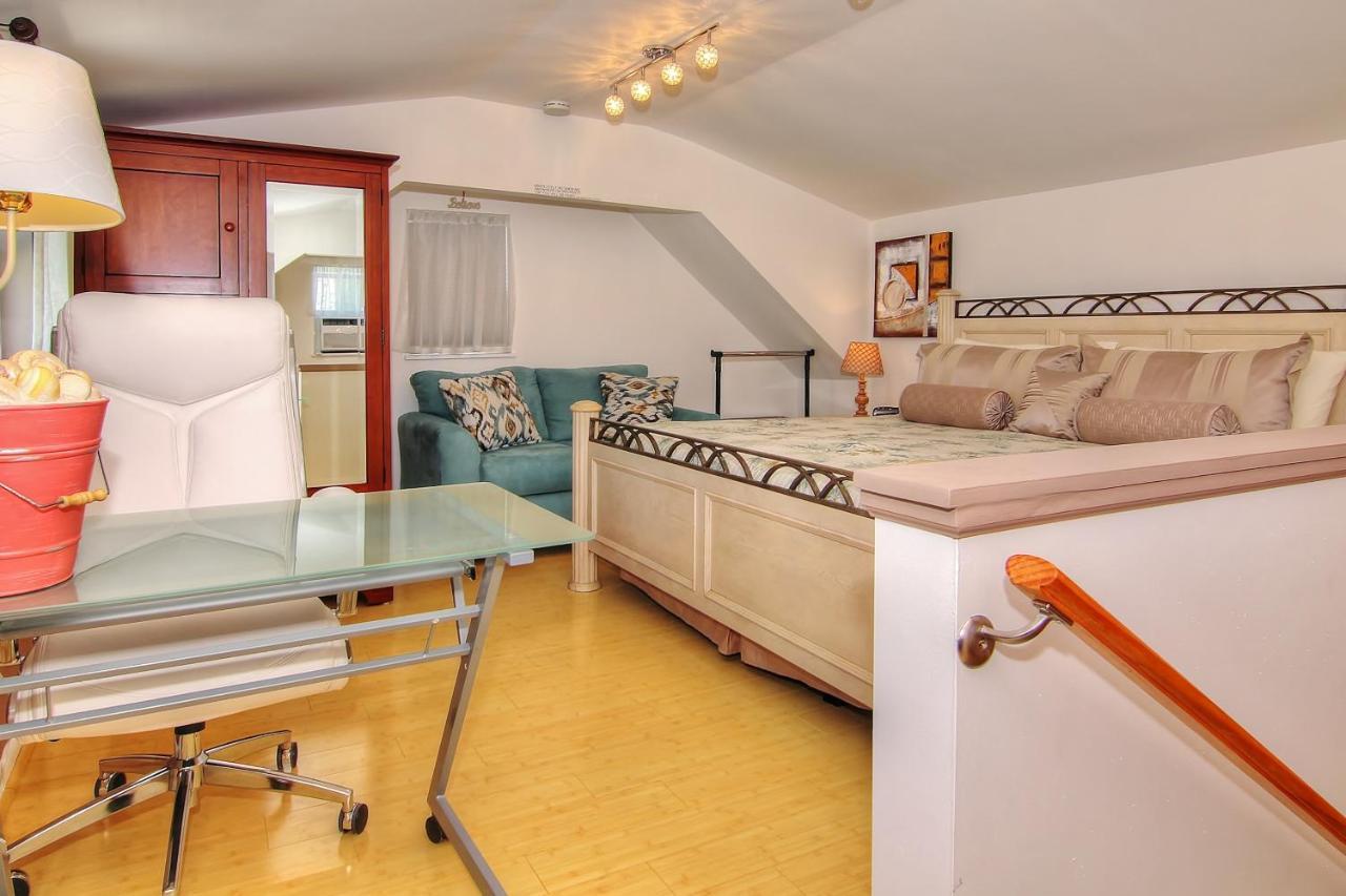 Detlow's Treasured Cottages 2 Hotel *