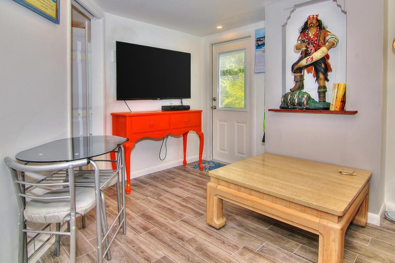 Hotel Detlow's Treasured Cottages 2 St. Pete Beach