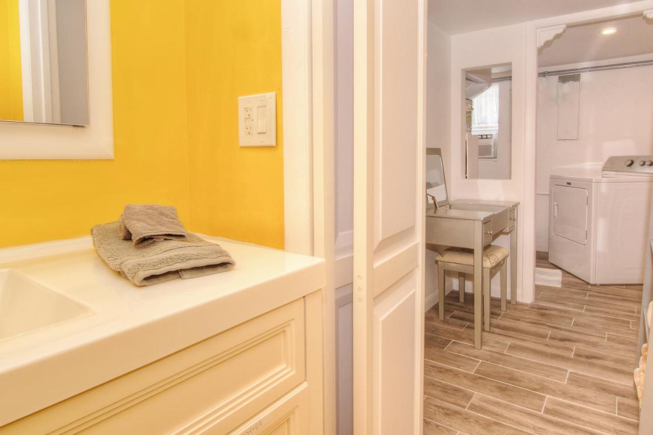 Detlow's Treasured Cottages 2 Hotel St. Pete Beach