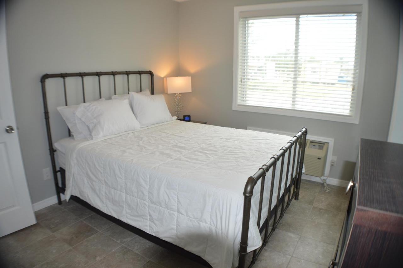 Apartment At John's Pass By Travel Services *