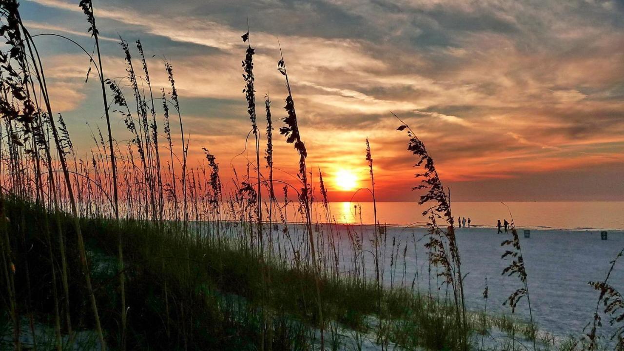 Land's End 11-207 Front St. Pete Beach