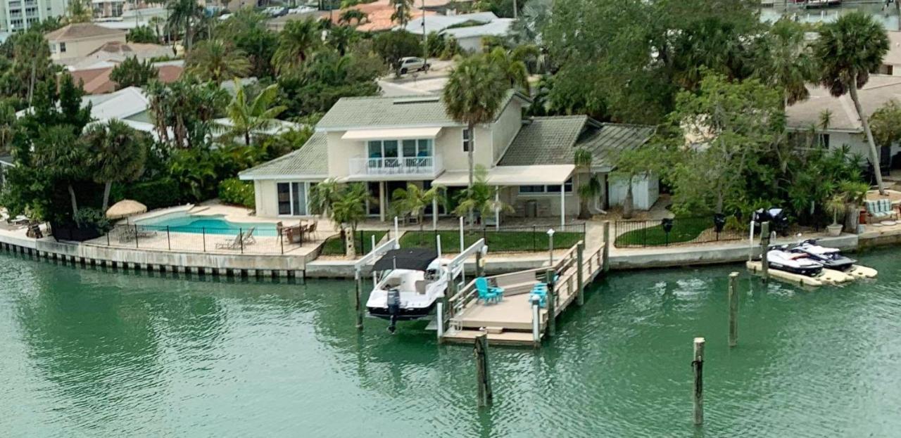 Luxury Waterfront House Villa