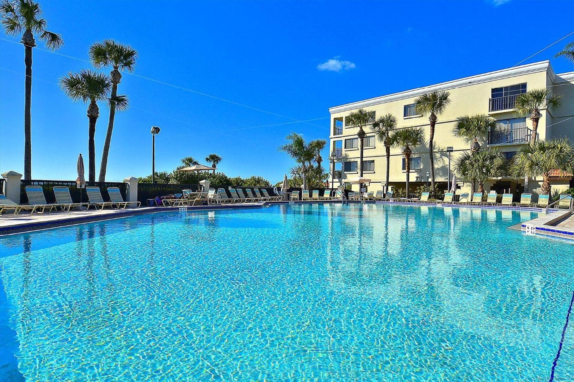 Land's End 1-307 Gulf View * St. Pete Beach