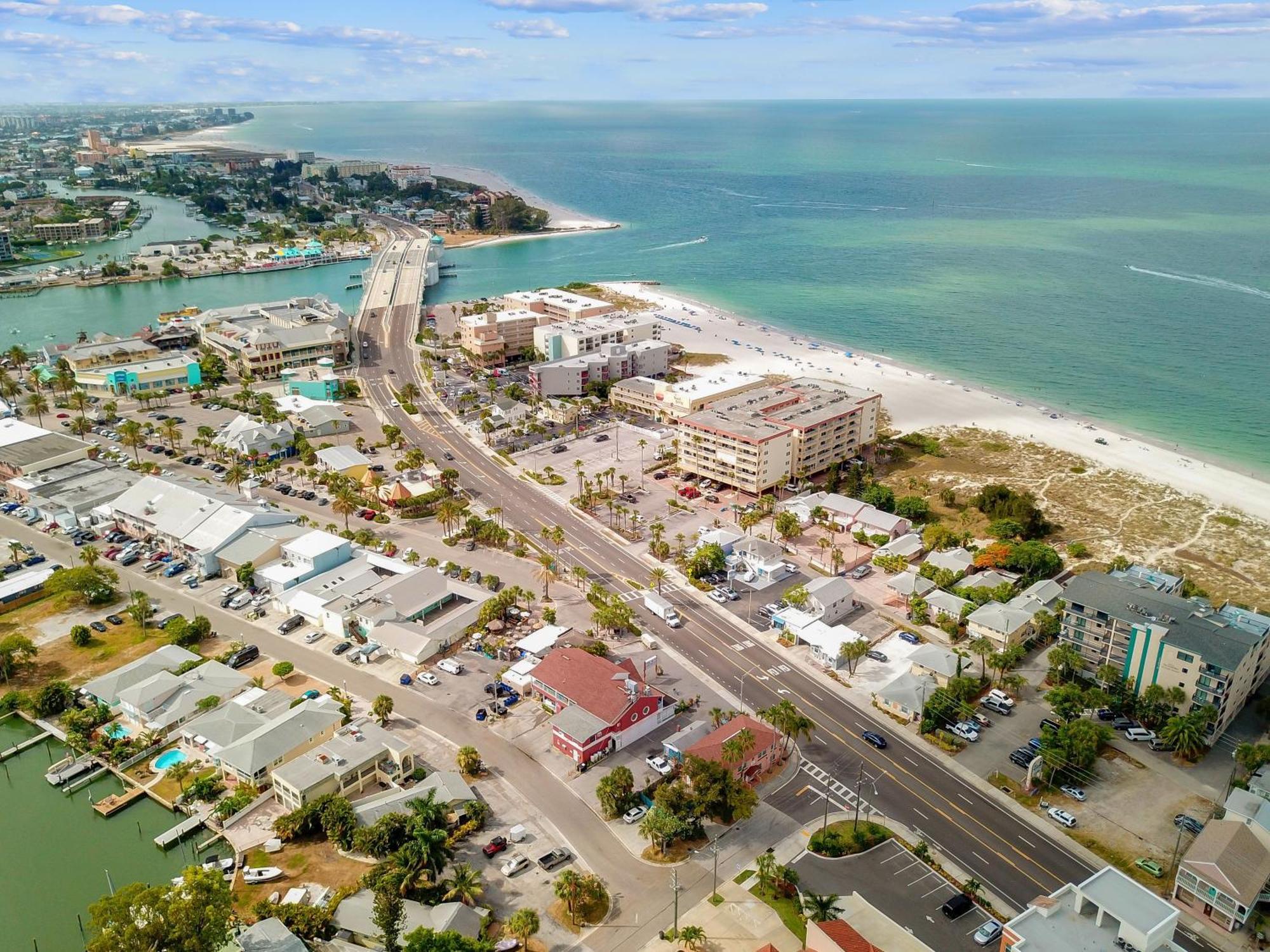Apartment At John's Pass By Travel Services