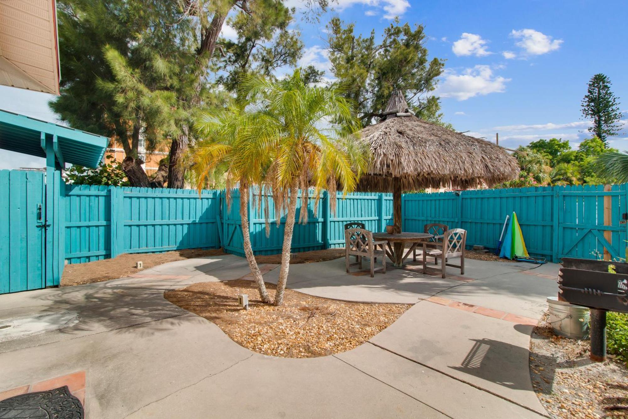 Apartment At John's Pass By Travel Services