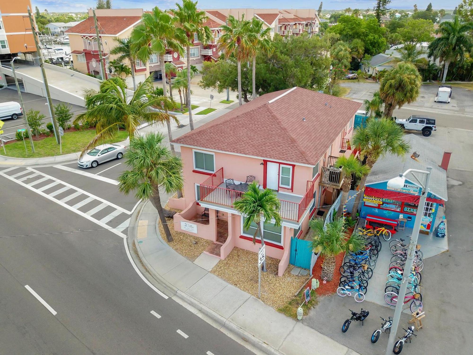 Apartment At John's Pass By Travel Services