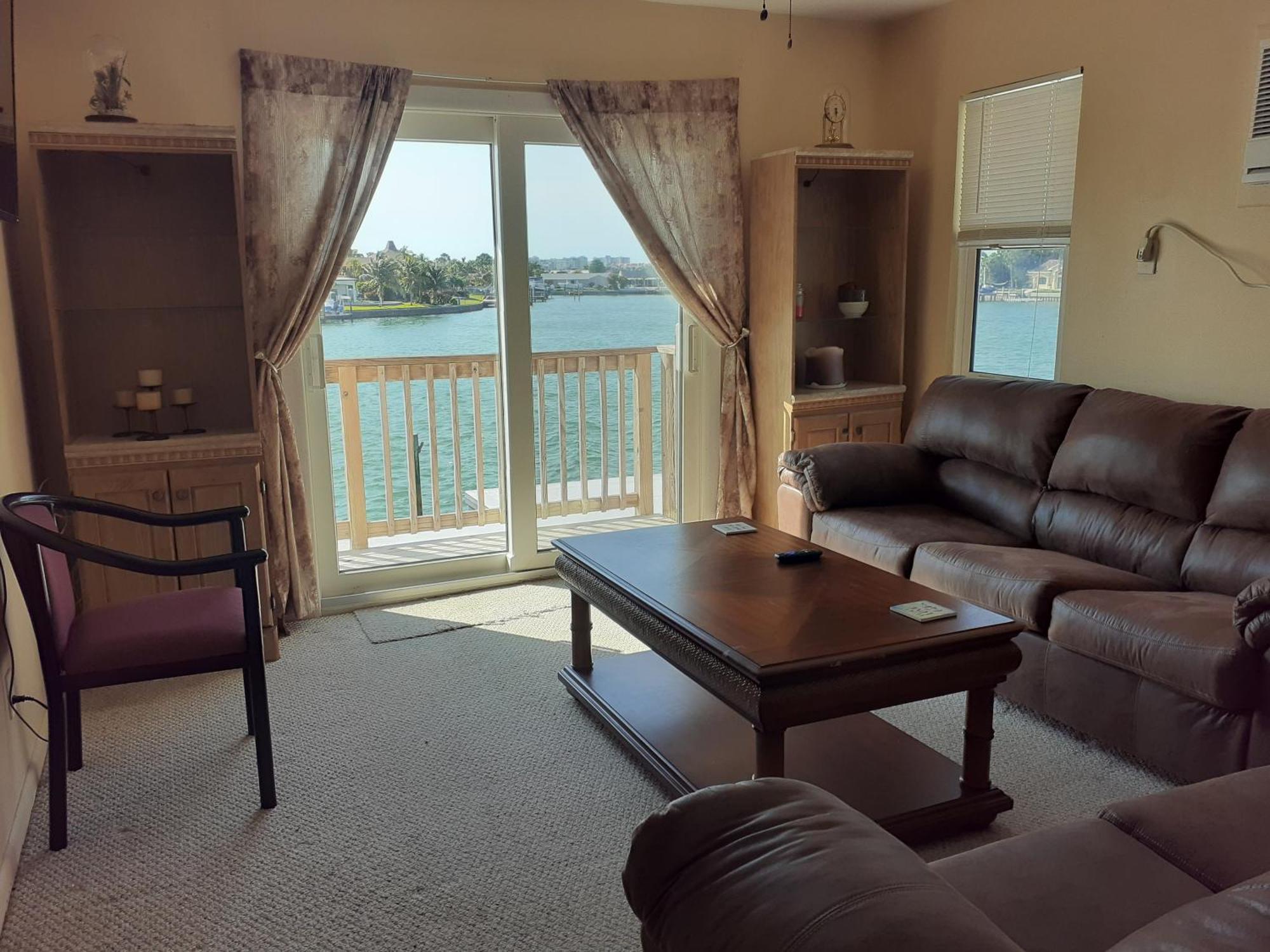 Beautiful St Pete Beach, Fl 2nd Floor 2br Unit Guest house St. Pete Beach