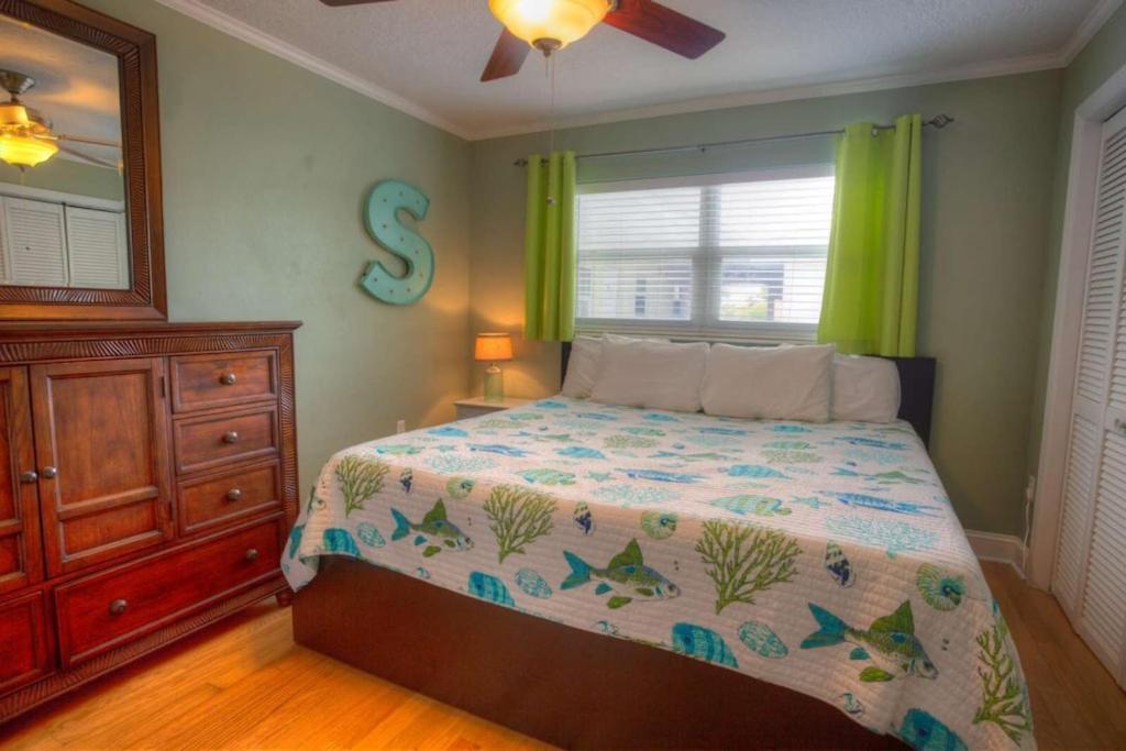 What A View Overlooking Boga Ciaga Bay Intercostal Waterway On Treasure Island Apartment *
