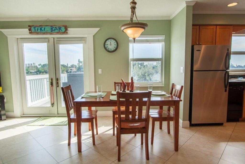 Apartment What A View Overlooking Boga Ciaga Bay Intercostal Waterway On Treasure Island