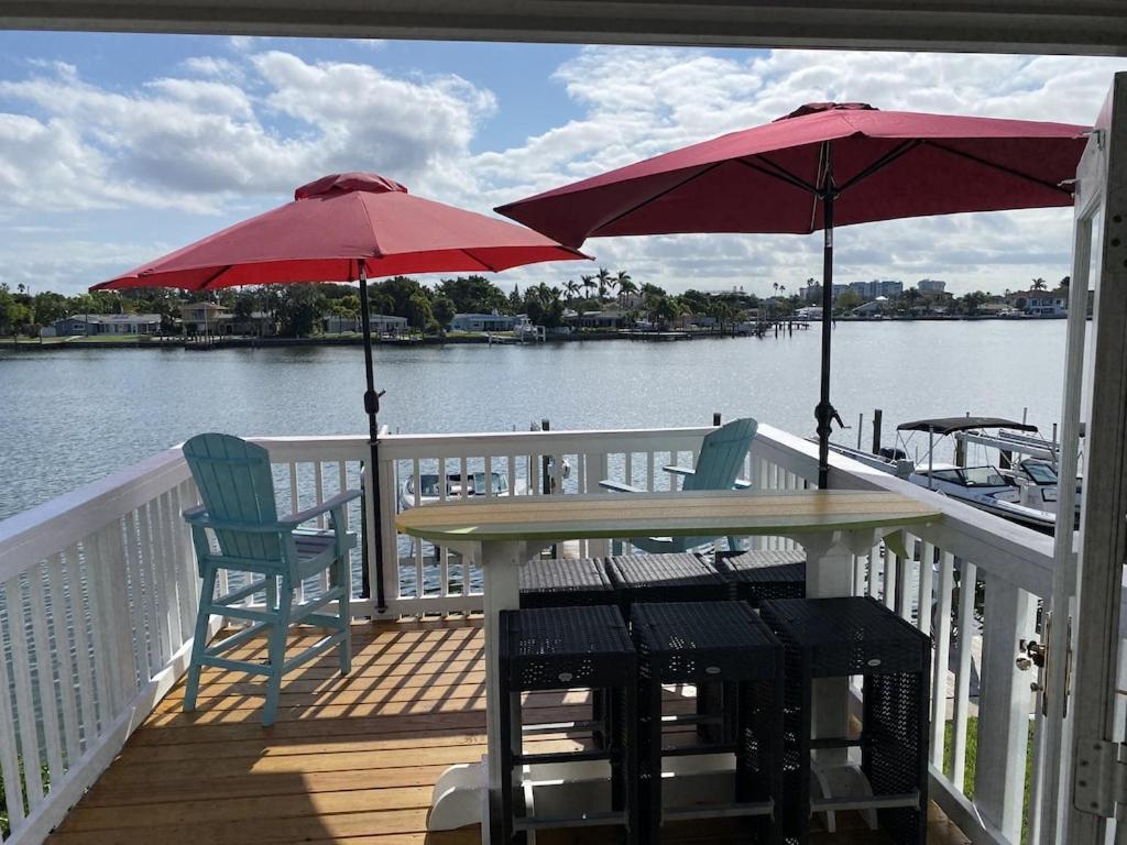 Apartment What A View Overlooking Boga Ciaga Bay Intercostal Waterway On Treasure Island *