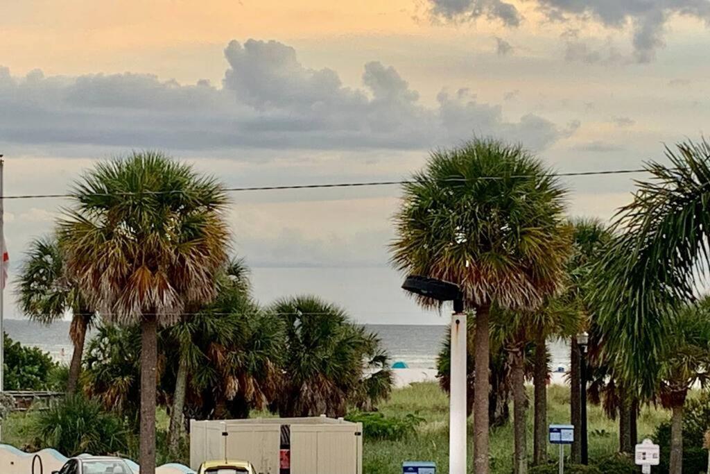 Ocean View With Heated Pool Apartment