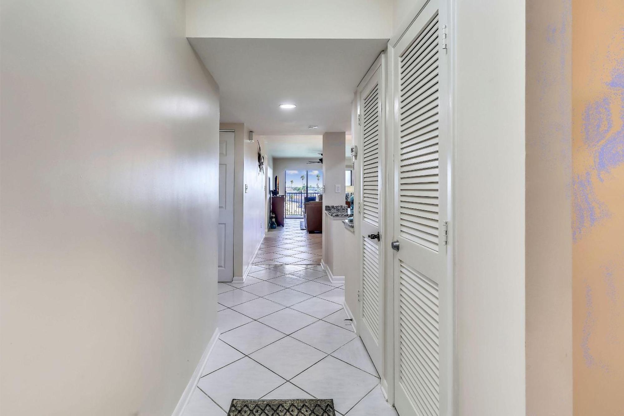 Land's End 3-404 Bay Front Holiday home