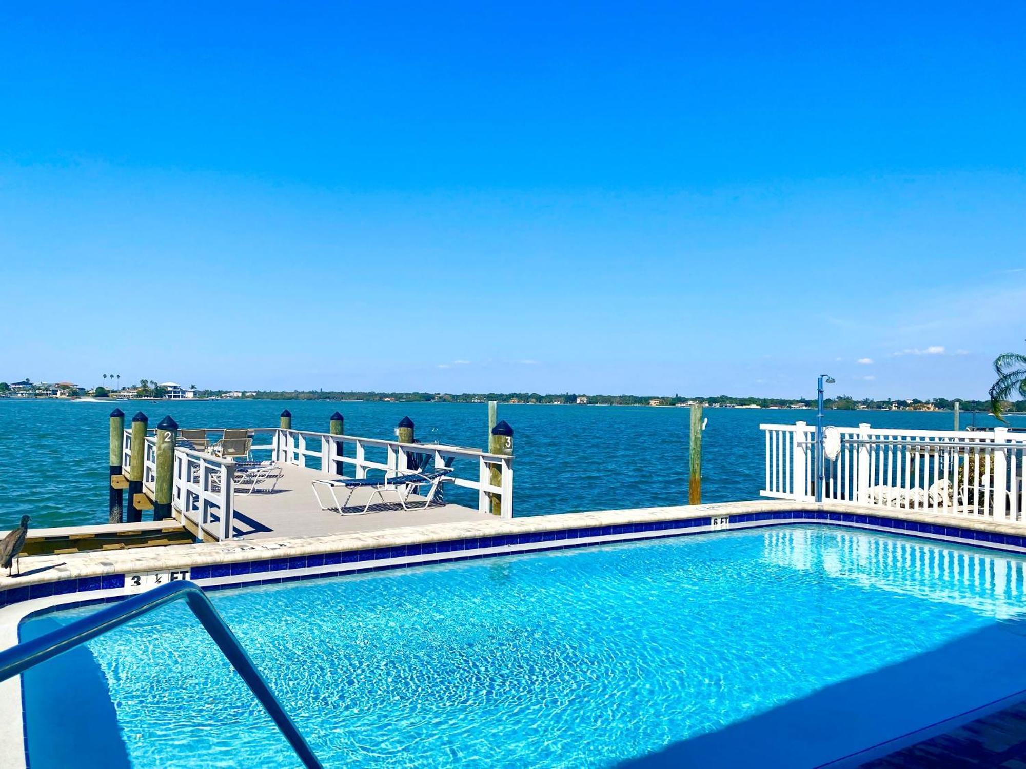 107-waterfront-walk To Beach-lovely Apartment St. Pete Beach