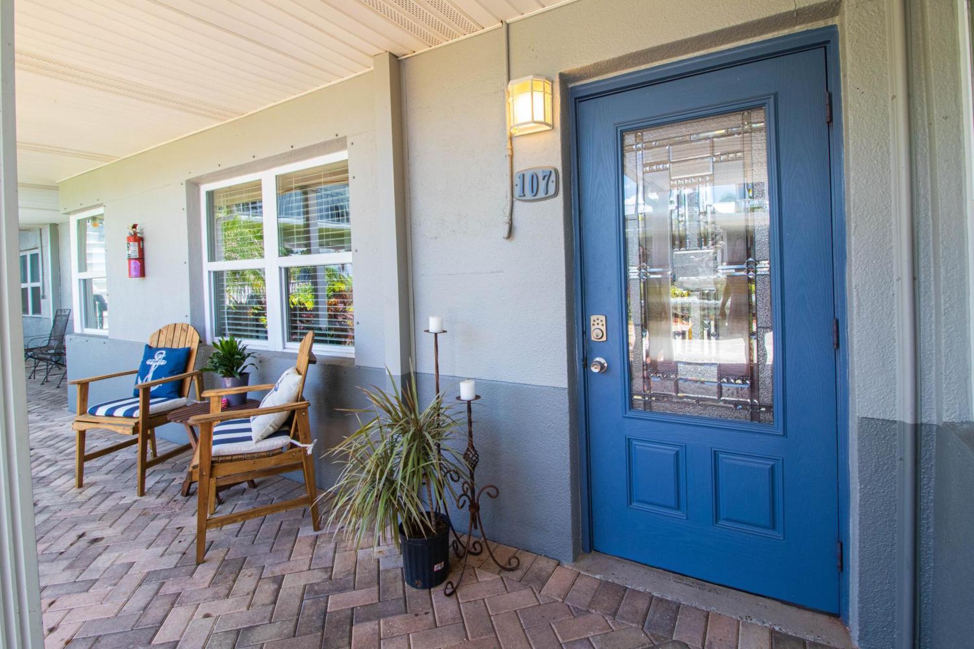 Apartment 107-waterfront-walk To Beach-lovely