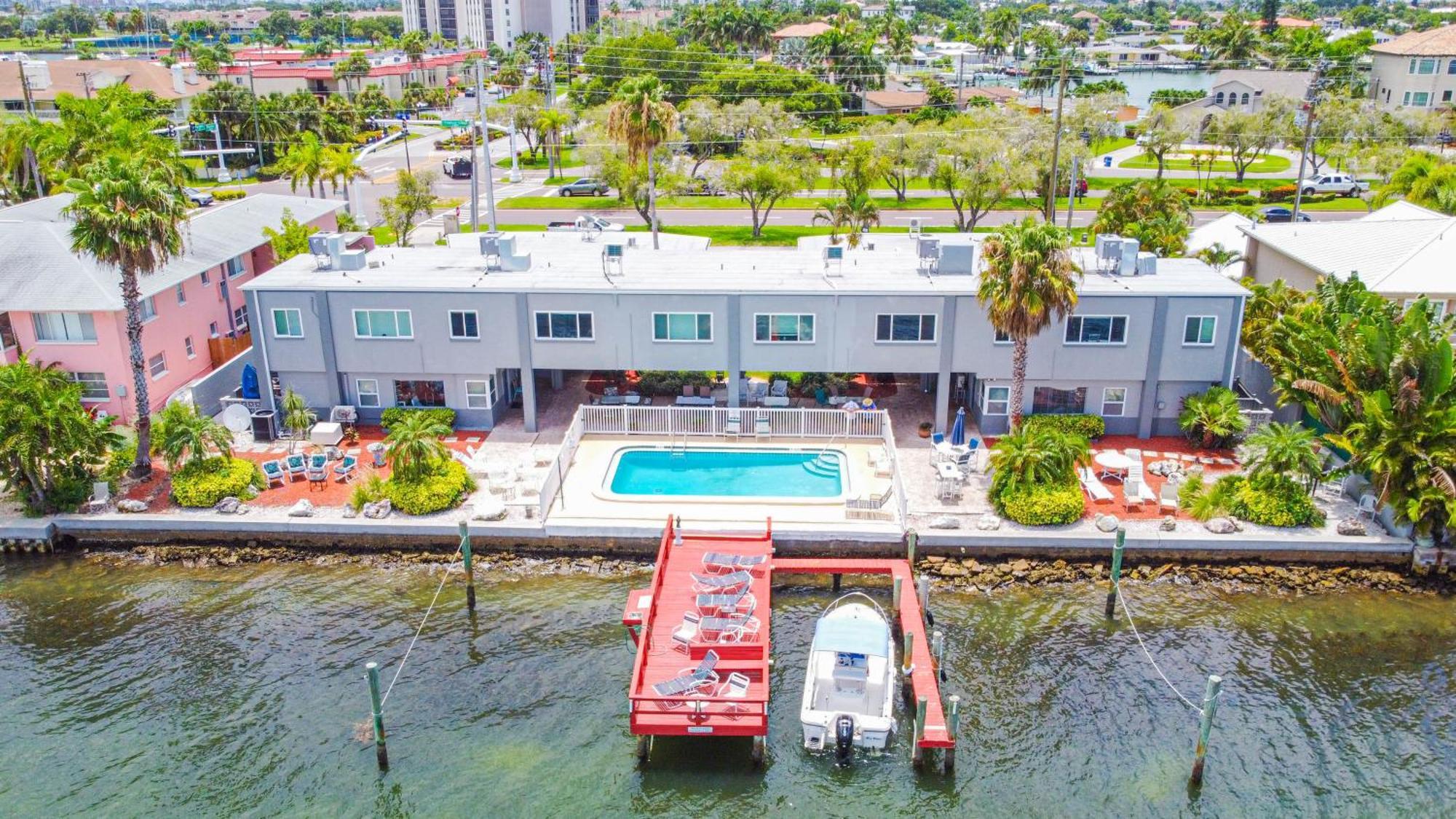 Apartment 107-waterfront-walk To Beach-lovely