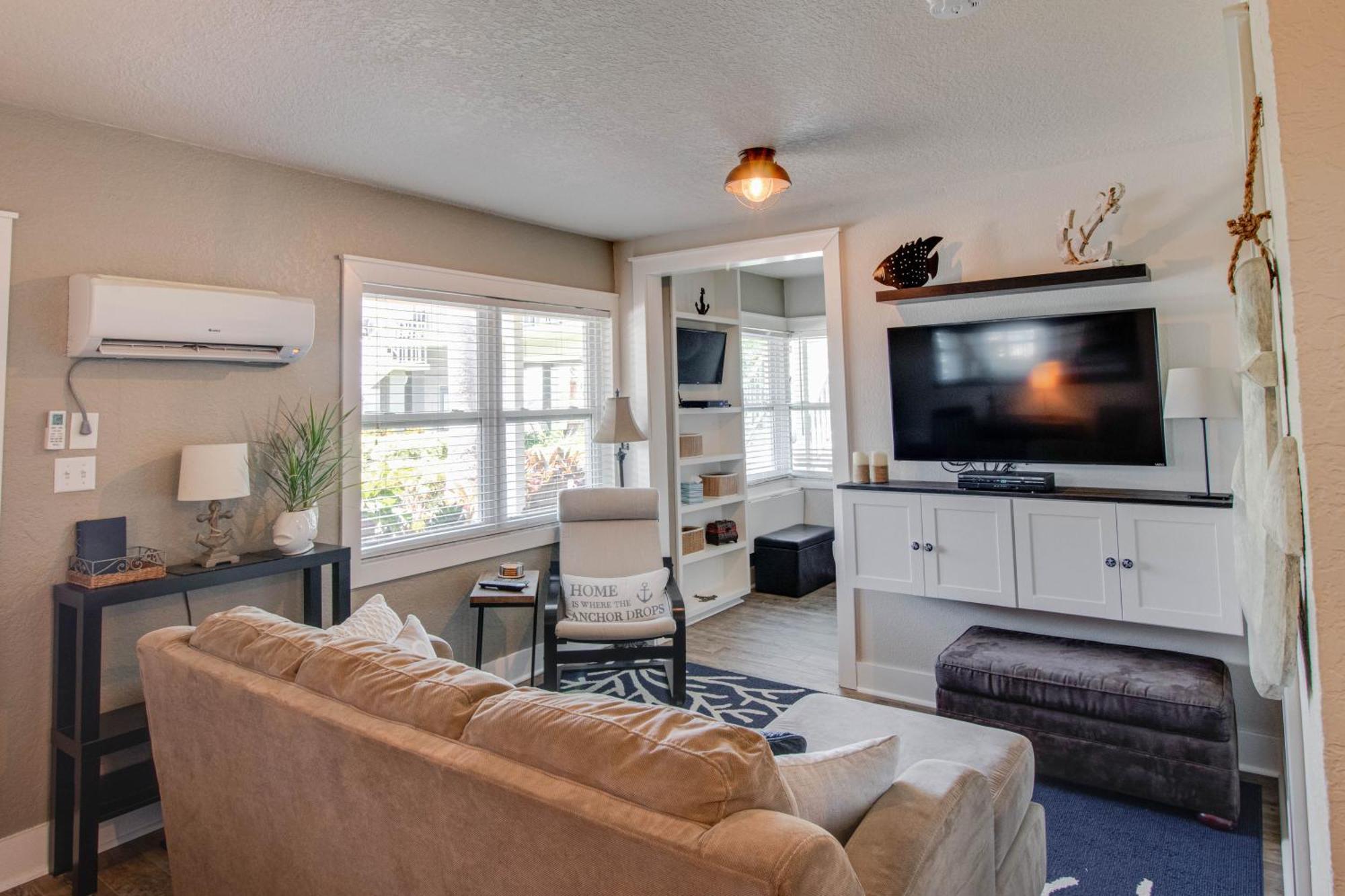 Apartment 107-waterfront-walk To Beach-lovely St. Pete Beach