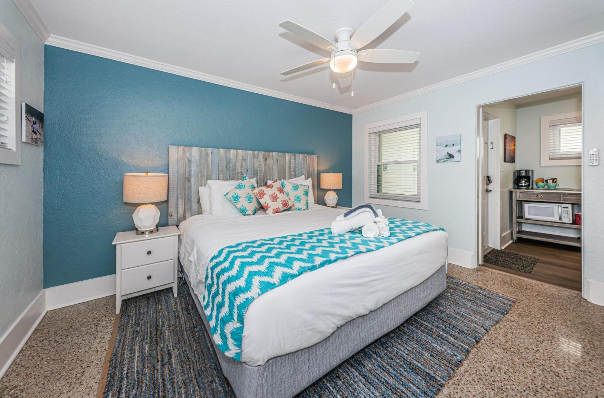 The Roth Hotel, Treasure Island, Florida Aparthotel