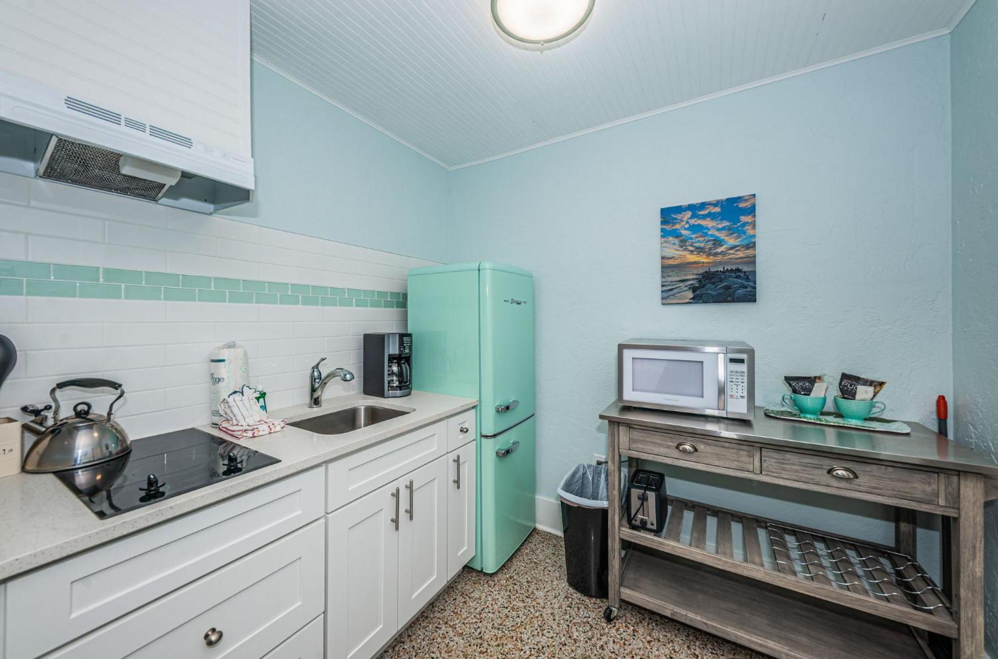 The Roth Hotel, Treasure Island, Florida Aparthotel St. Pete Beach