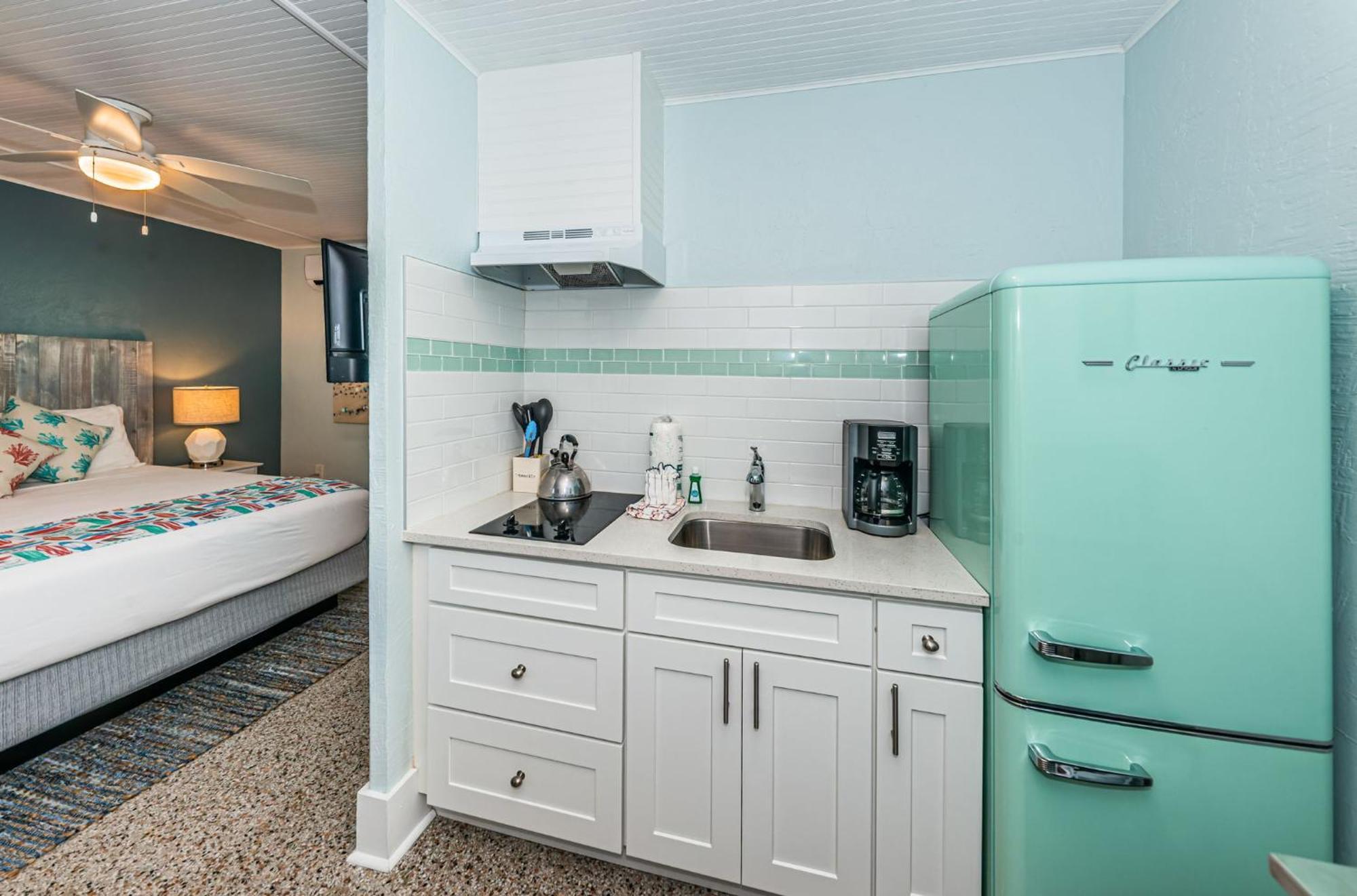 Aparthotel The Roth Hotel, Treasure Island, Florida