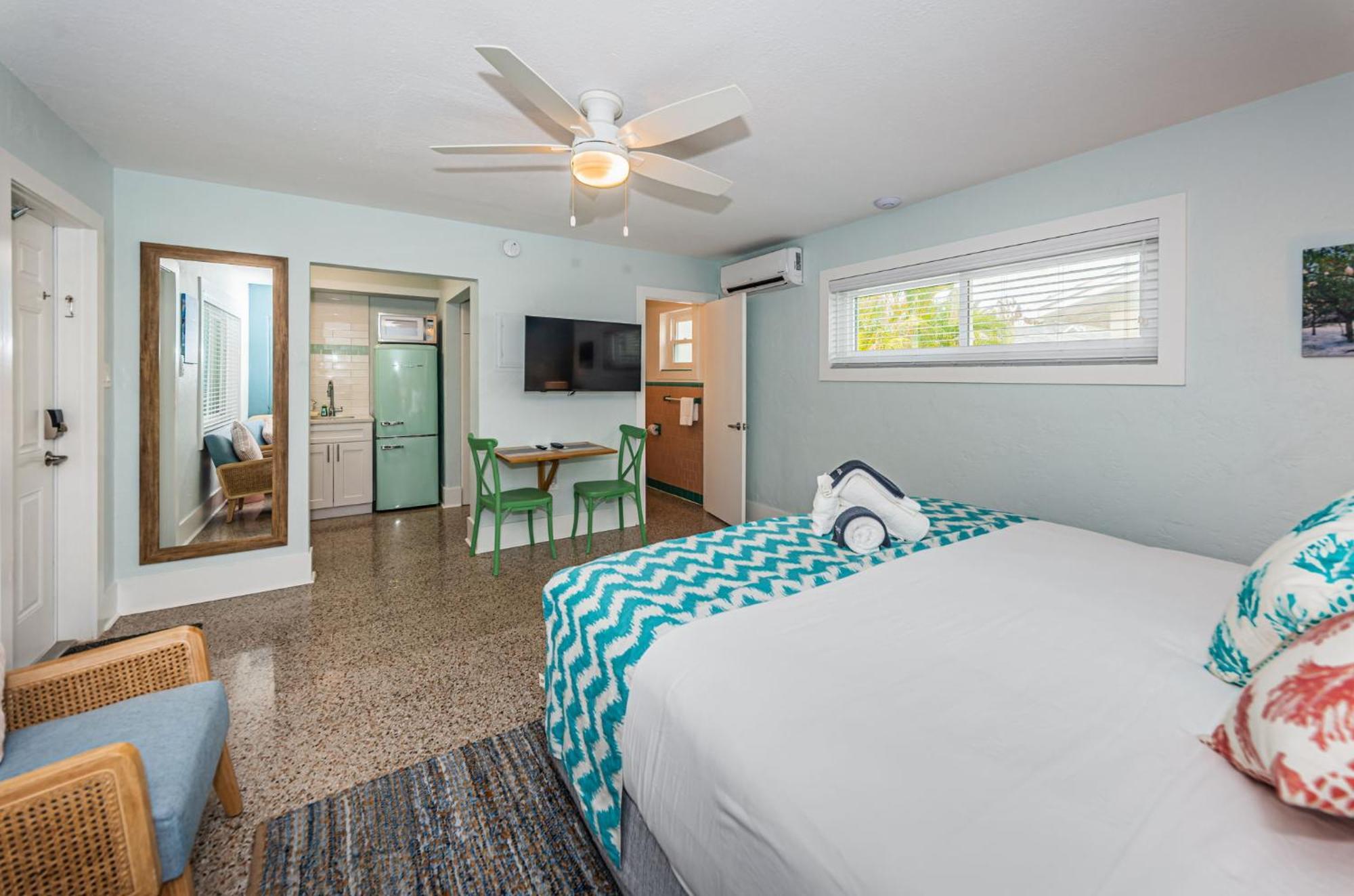 Aparthotel The Roth Hotel, Treasure Island, Florida St. Pete Beach
