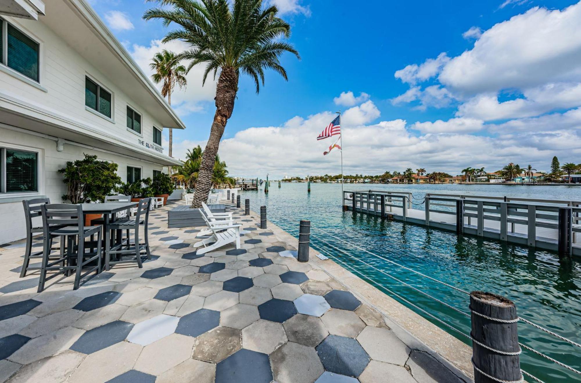 The Roth Hotel, Treasure Island, Florida Aparthotel St. Pete Beach