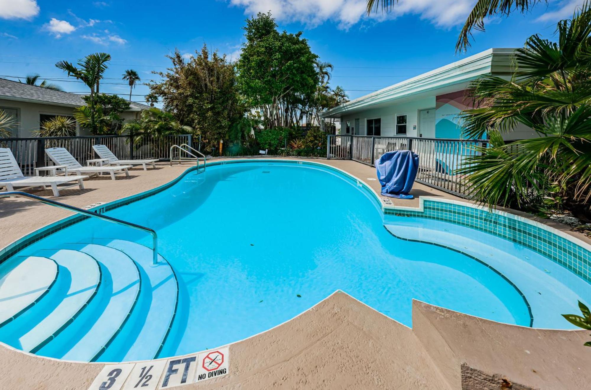 Aparthotel The Roth Hotel, Treasure Island, Florida St. Pete Beach