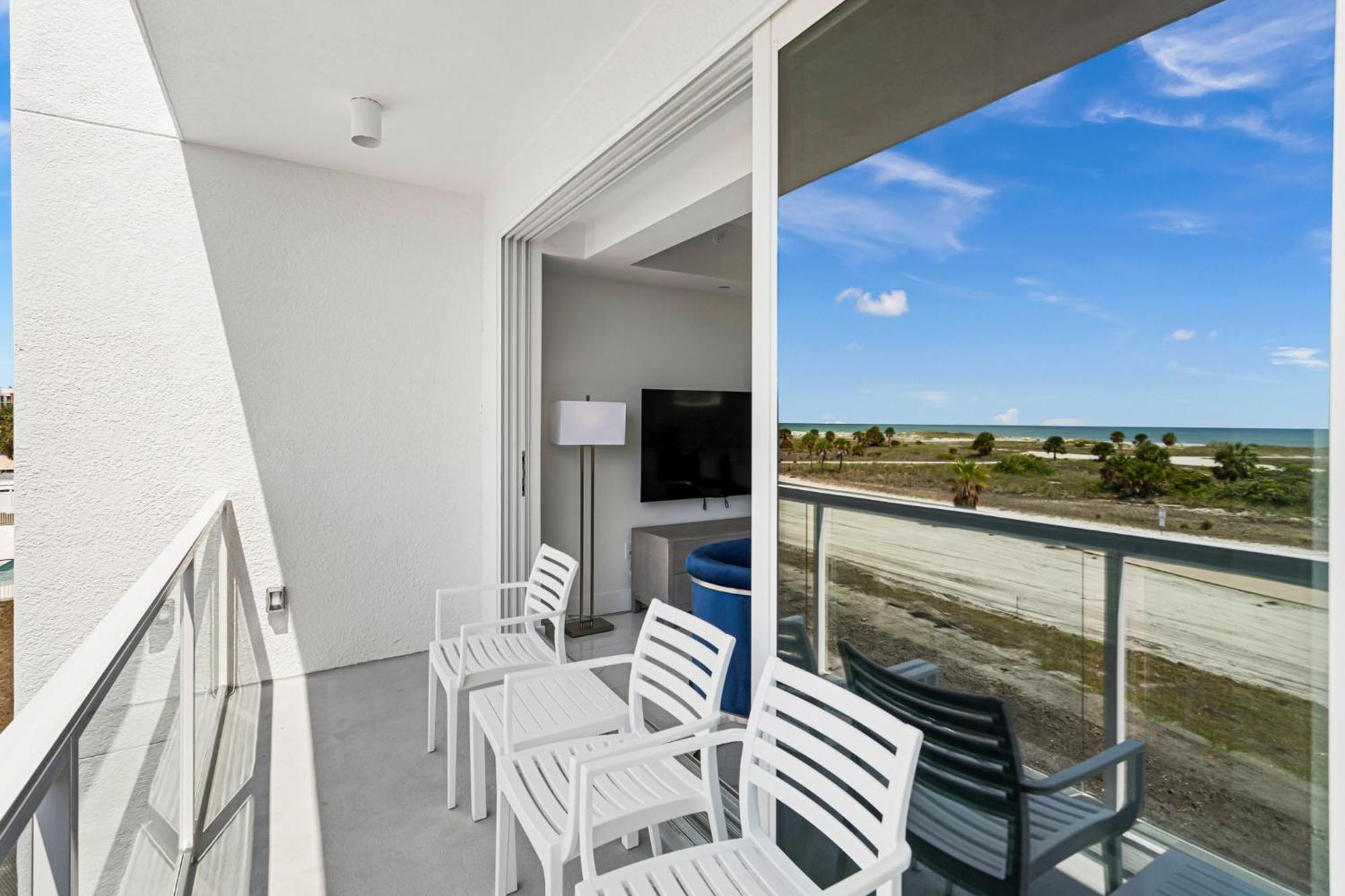 Ocean Club Treasure Island Hotel 4*