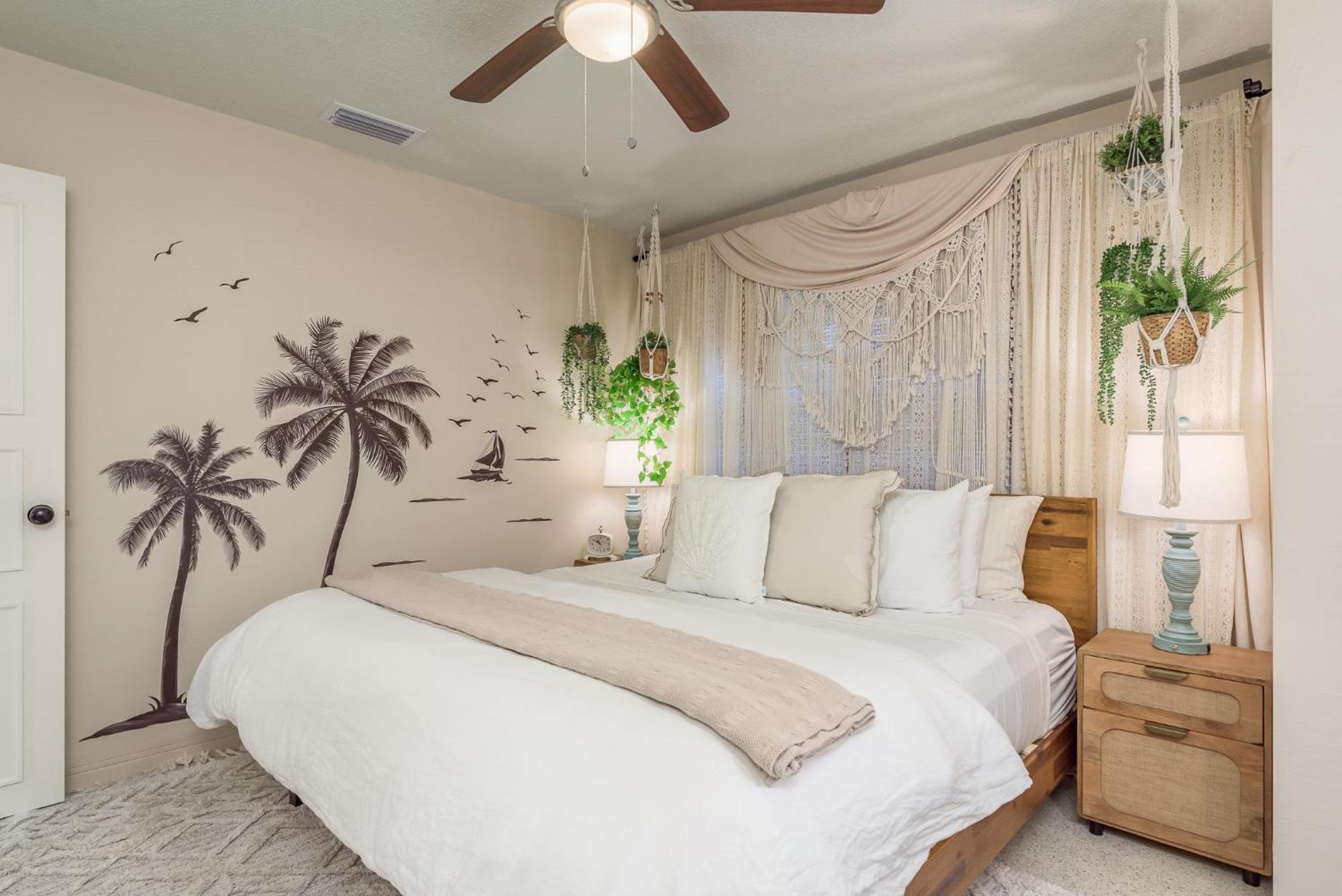 Luxury With Hot Tub & Outdoor Oasis Blocks From The St. Pete Beach