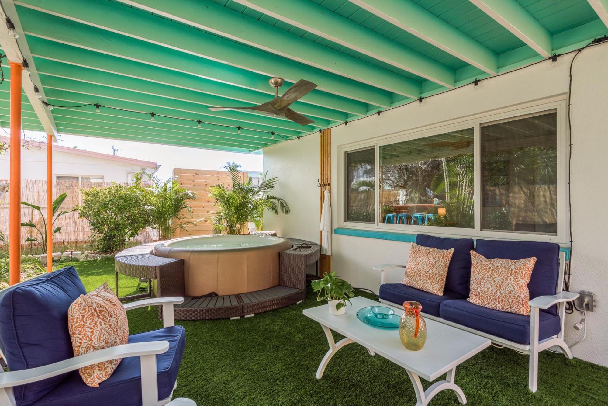 Holiday home Luxury With Hot Tub & Outdoor Oasis Blocks From The