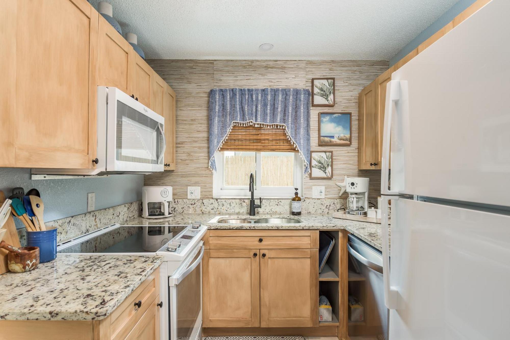 Luxury With Hot Tub & Outdoor Oasis Blocks From The * St. Pete Beach